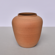 Load image into Gallery viewer, Toasty vase
